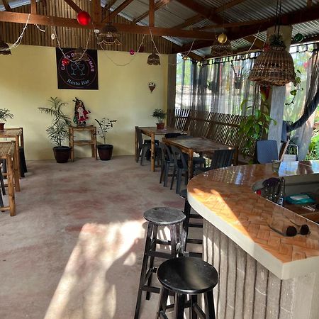 Casas De Ruumar Bed And Breakfast-Bar-Two Rooms For Family Available Clarin  Exterior photo